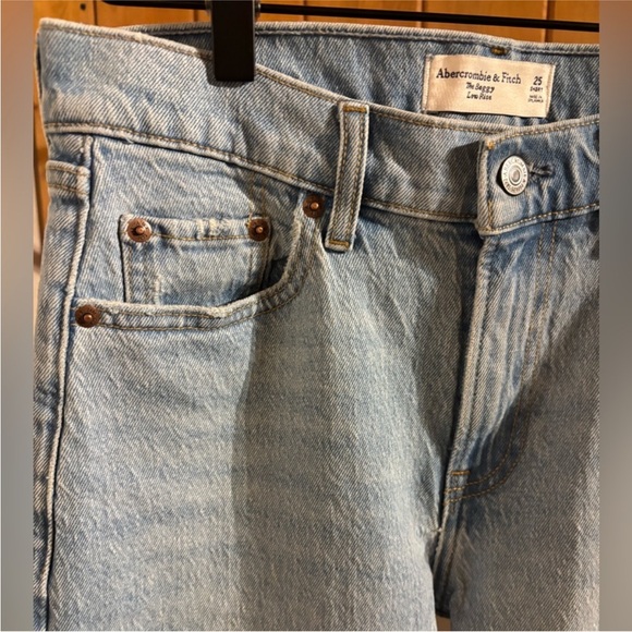 Abercrombie & Fitch Light Blue Jeans The baggy low rise - Picture 5 of 9